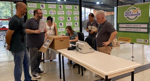 Urna eletrônica selecionada para o Teste de Integridade do 2º turno Urna eletrônica selecionada para o Teste de Integridade do 2º turno