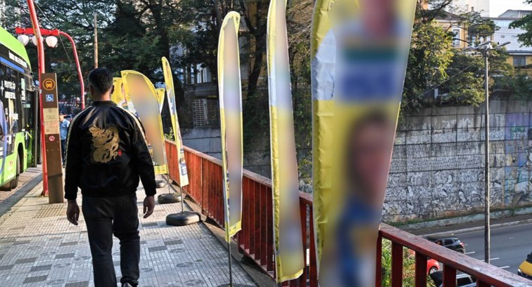 Wind banners em área não permitida pela legislação
