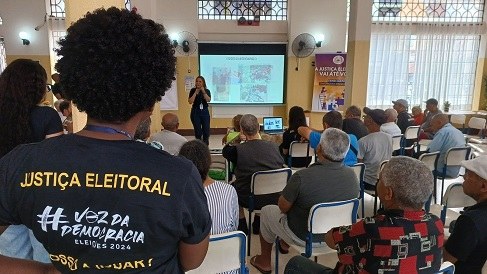 “O nosso voto é muito importante”, afirma eleitora idosa em ação do TRE-SP Edição do evento “A Justiça Eleitoral vai até você!” voltada para o público idoso conta com a pa...