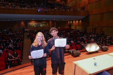 Estudantes do Mackenzie são recebidos no plenário do TRE-SP pela juíza assessora da Presidência,...