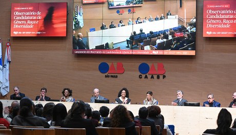 Autoridades e participantes da mesa de abertura do lançamento do Observatório de Candidaturas de...
