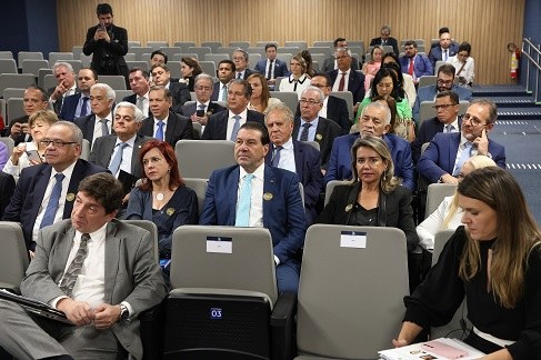 Agenda institucional do TRE-SP Presidente do TRE-SP, desembargador Silmar Fernandes, prestigia sessão solene em comemoração aos...