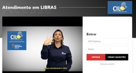 Captura de tela da página de login da Central de Intermediação em Libras (CIL). À esquerda, há u...
