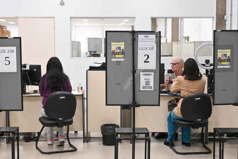 Atendimento em cartório eleitoral TRE-SP