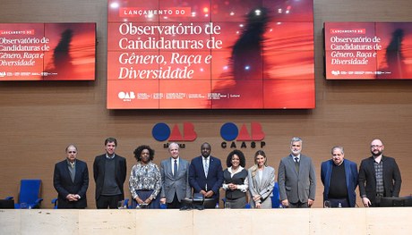 Autoridades e participantes da mesa de abertura do lançamento do Observatório de Candidaturas de...