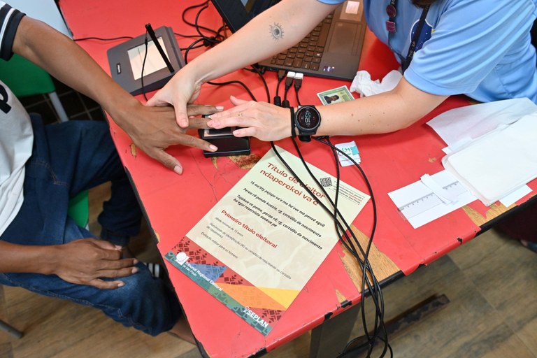 Cartazes em línguas indígenas orientam o eleitorado Cartazes em línguas indígenas orientam o eleitorado
