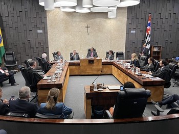 Ministro do TSE André Ramos Tavares é homenageado em plenário da Corte Eleitoral paulista