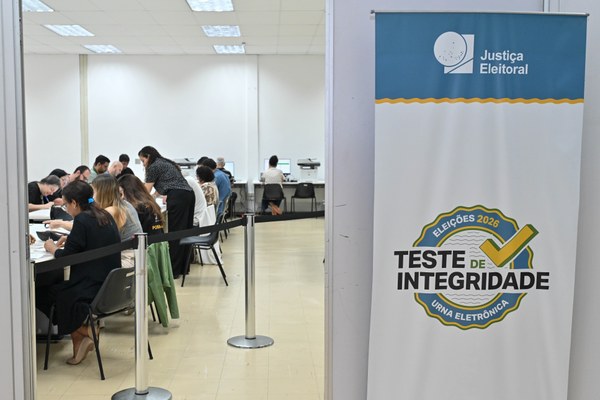 Cerimônia de preenchimento das cédulas utilizadas no Teste de Integridade