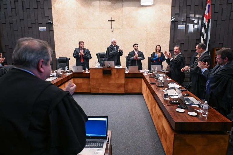 Magistrado participou de sua última Plenária nesta quinta (7); em seu lugar assume o desembargad...