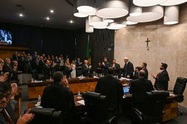 Escolhidos por aclamação, magistrados estarão à frente da Corte Eleitoral durante as eleições ge...