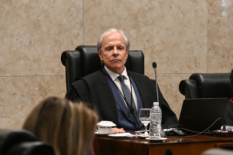 Desembargadores Encinas Manfré e Roberto Maia são eleitos presidente e vice do TRE-SP para o biênio 2026-2027 Escolhidos por aclamação, magistrados estarão à frente da Corte Eleitoral durante as eleições ge...