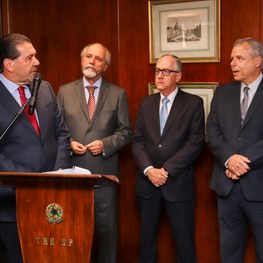 Desembargador  Nuevo Campos com sua esposa Maria Sílvia Gomes Sterman