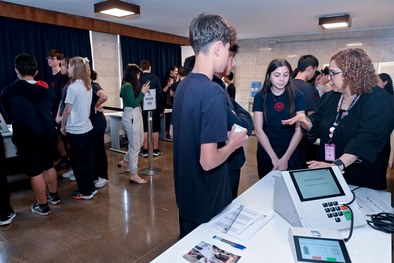 Estudantes do Mackenzie são recebidos no plenário do TRE-SP pela juíza assessora da Presidência,...