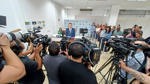 Eleições 2024: presidente do TRE-SP orienta eleitor para o 1º turno e pede votação com consciência e tranquilidade Em entrevista à imprensa, desembargador Silmar Fernandes falou sobre utilização da biometria, pr...