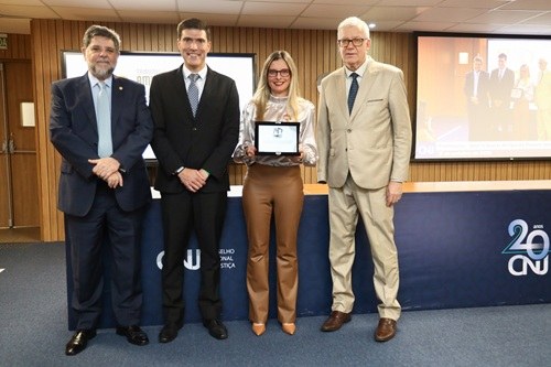 Entrega do Selo Tribunal Amigo da Pessoa Idosa Entrega do Selo Tribunal Amigo da Pessoa Idosa