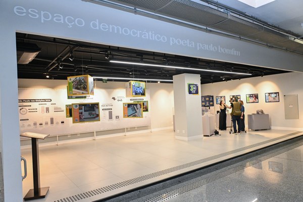 Exposição está na sede do Espaço Democrático Poeta Paulo Bomfim, na sede do TRE-SP