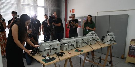 O promotor eleitoral Fabiano Petean em entrevista a jornalistas