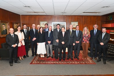 Desembargador substituto Francisco Shintate assina termo de posse