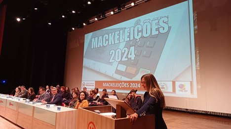 Projeto do Tribunal simula todas as etapas de uma eleição convencional nos colégios; alunos esco...