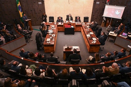 Distinção criada pelo Tribunal homenageia pessoas que prestaram serviços relevantes à Justiça El...