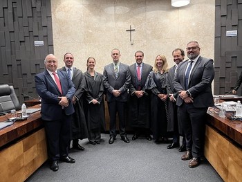 Ministro do TSE André Ramos Tavares é homenageado em plenário da Corte Eleitoral paulista