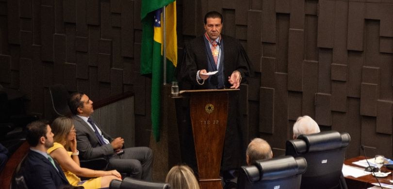 O des. Silmar Fernandes discursa durante última sessão à frente da Presidência do TRE-SP