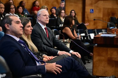 Juíza Maria Domitila Prado Manssur conduz o painel realizado no plenário da Corte