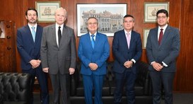 O juiz Renato Siqueira, o desembargador Encinas Manfré, o cônsul-geral do Peru em São Paulo, Lui...