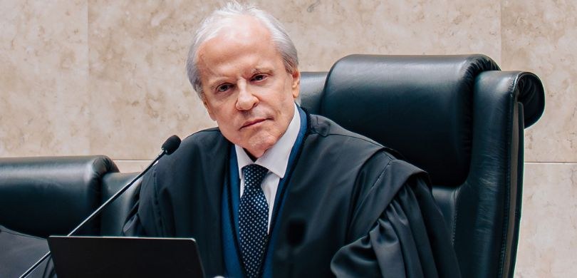 O presidente do TRE-SP, desembargador Encinas Manfré, no Plenário da Corte