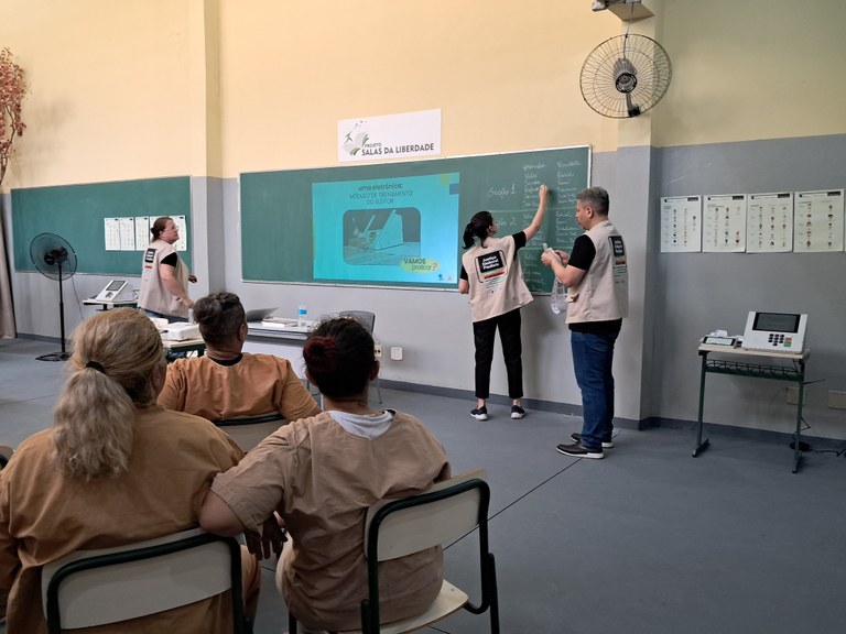 Oficina da Ejep na penitenciária feminina Sandra Aparecida Lário Vianna