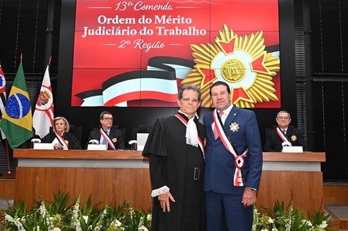 Ordem do Mérito Judiciário do Trabalho da 2ª Região homenageia presidente do TRE-SP Honraria recebida pelo desembargador Silmar Fernandes é concedida a personalidades que se destac...