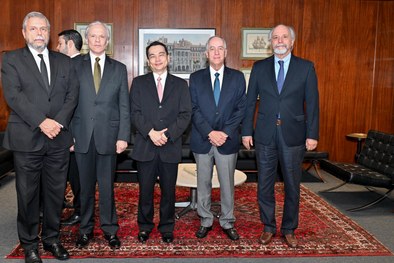 Desembargador substituto Francisco Shintate assina termo de posse