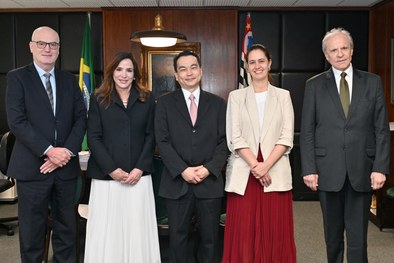 Desembargador substituto Francisco Shintate assina termo de posse