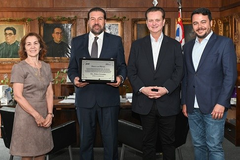 Projeto de lei que concede meia-entrada a mesários e requisição de servidores estaduais pela Jus...