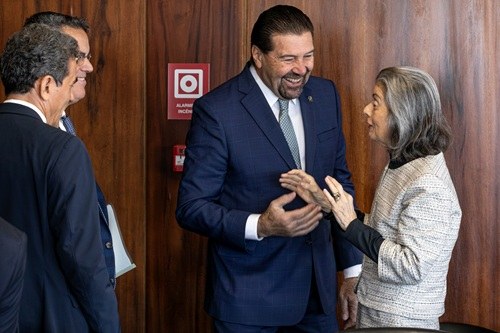 Encontro foi conduzido pela ministra Cármen Lúcia e reuniu, além do desembargador Silmar Fernand...
