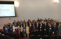 Presidente do TRE-SP, Ministro Gilmar Mendes e demais autoridades, posam para foto com particip...