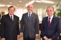 Na foto, da esq. p/ dir.: presidente do TJM-SP, juiz Paulo Prazak; presidente do TRE-SP, des. Ca...