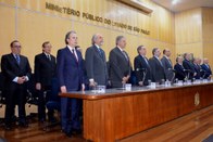 Presidente do TRE-SP, des. Carlos Eduardo Cauduro Padin (segundo à esquerda da primeira fila) co...