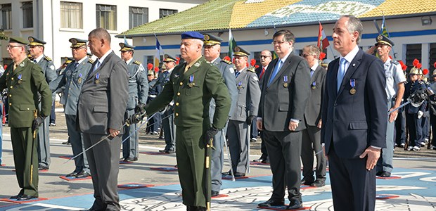 Presidente do TRE-SP recebe outorga da Medalha Brigadeiro Tobias - b Presidente do TRE-SP recebe outorga da Medalha Brigadeiro Tobias
