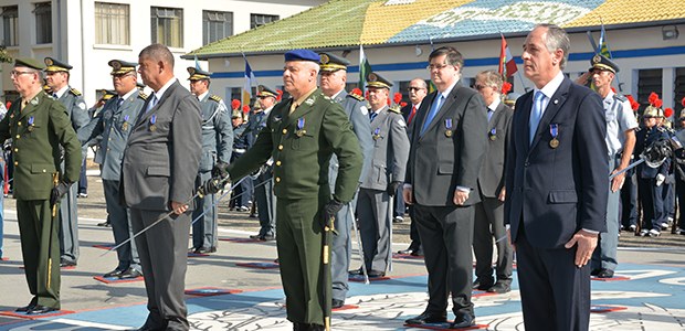 Presidente do TRE-SP recebe outorga da Medalha Brigadeiro Tobias