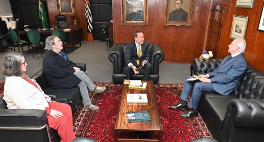 Presidente do TRE-SP, des. Encinas Manfré, em reunião com cofundador e codiretor do MCCE, Lucian...