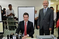 Na foto,  Cauê Macris, presidente da ALESP, realiza seu cadastramento biométrico, durante visita...