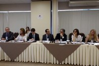 Na foto, a diretora-geral do TRE-SP, Jade Almeida Prometti é ladeada por diretoras e diretores-g...