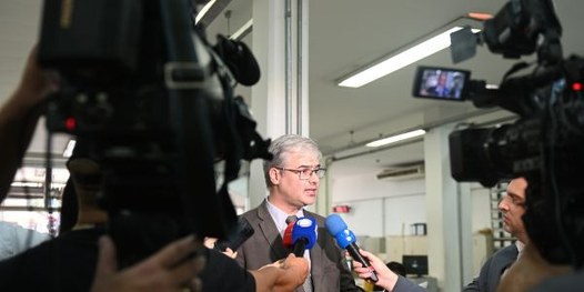 O promotor eleitoral Fabiano Petean em entrevista a jornalistas