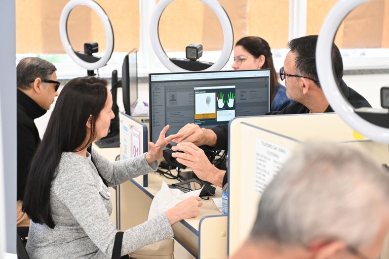 Quem ainda não tem a biometria cadastrada deve fazer a coleta das digitais de forma presencial