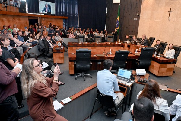 Reunião do plano de mídia das Eleições 2026 no Plenário do TRE-SP