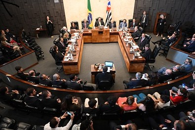 Sessão do TRE-SP de 20/08/24 durante a qual tomou posse o juiz Claudio José Langroiva Pereira