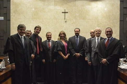 Símbolo da magistratura, toga representa impessoalidade dos julgamentos Juízes do TRE-SP e de outras cortes do país usam indumentária especial durante as sessões; saiba...