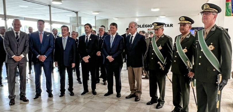 Solenidade reuniu o des. Silmar Fernandes; o ministro da Defesa, José Múcio Monteiro, o governador Tarcísio de Freitas, entre outras autoridades civis e militares Solenidade reuniu o des. Silmar Fernandes; o ministro da Defesa, José Múcio Monteiro, o governad...