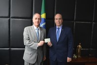 Des. Mário Devienne recebe presidente da APAMAGIS
